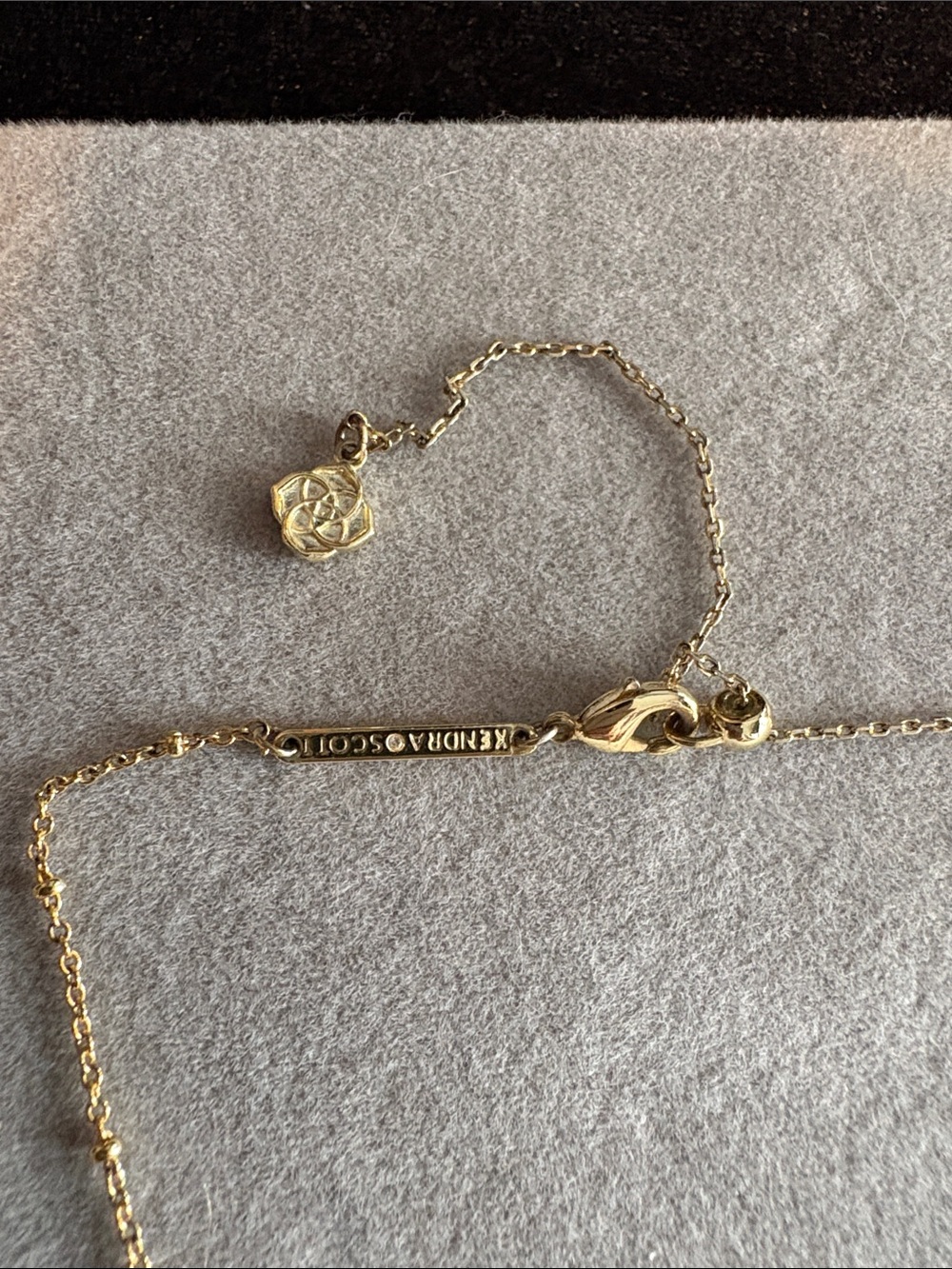 Kendra Scott Mini Elisa Pendant Necklace - Picture 11 of 17